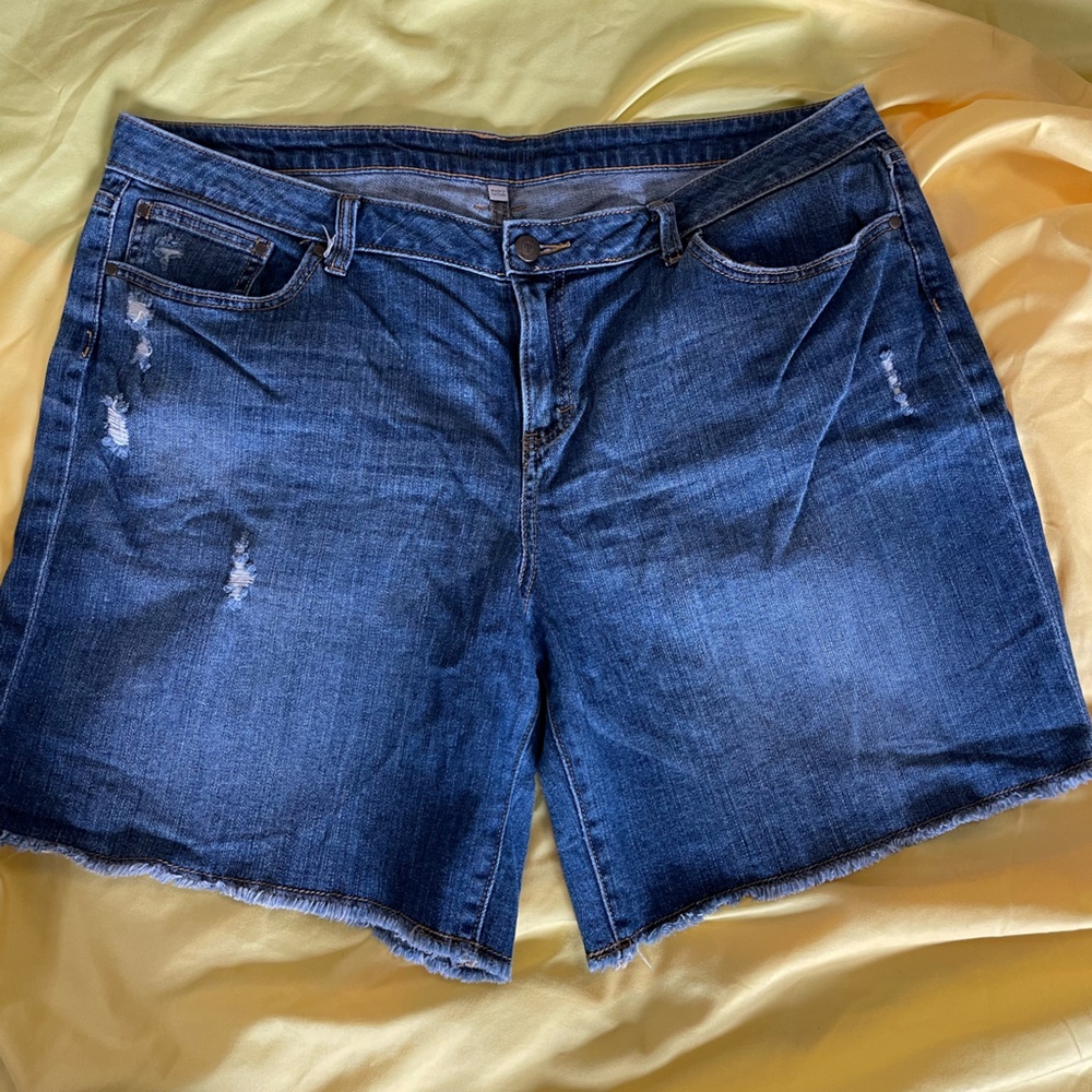 Jean shorts. Jennifer Lopez size 16.